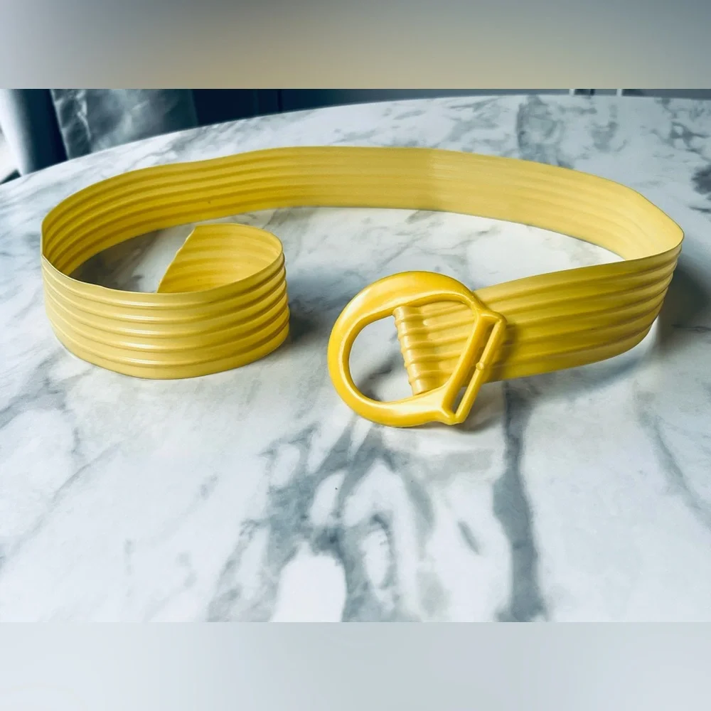 Vintage 80s Yellow Ribbed Women's Plastic Belt